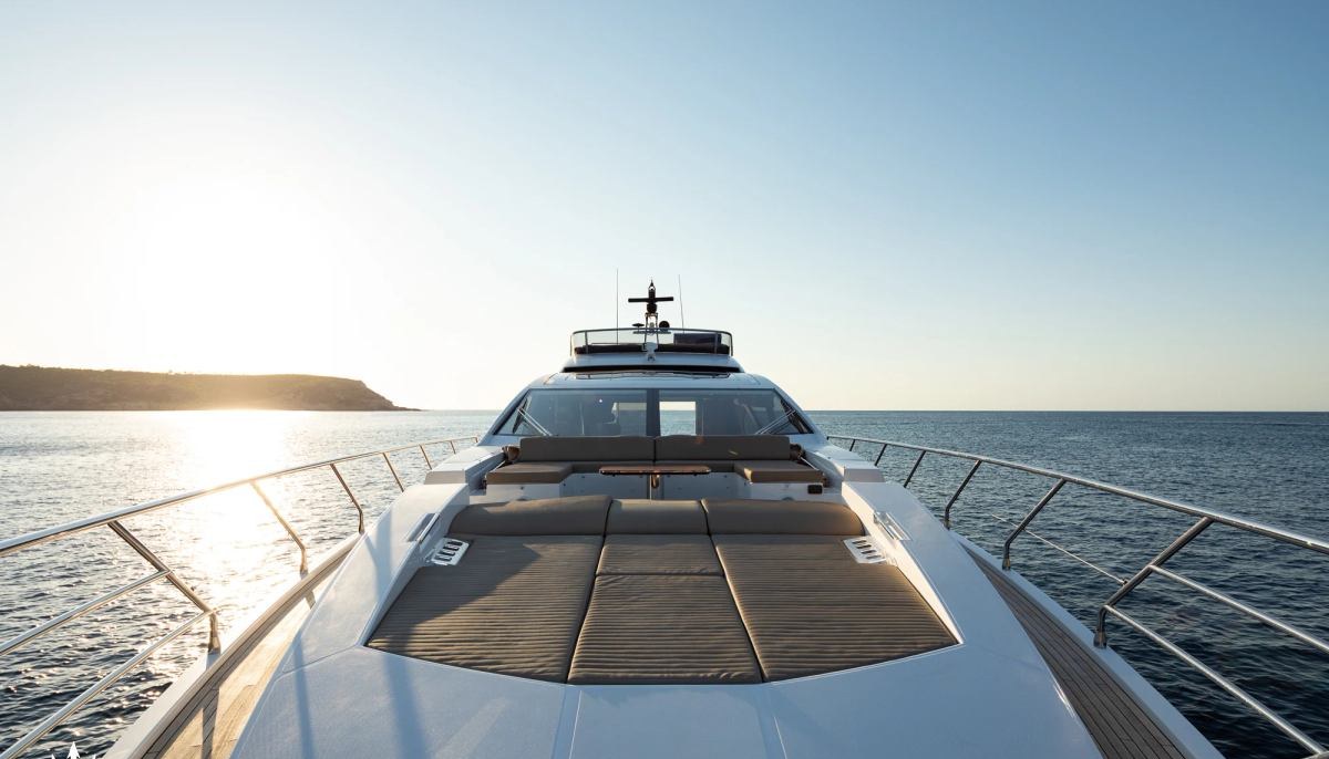 KOMODO yacht charter 3