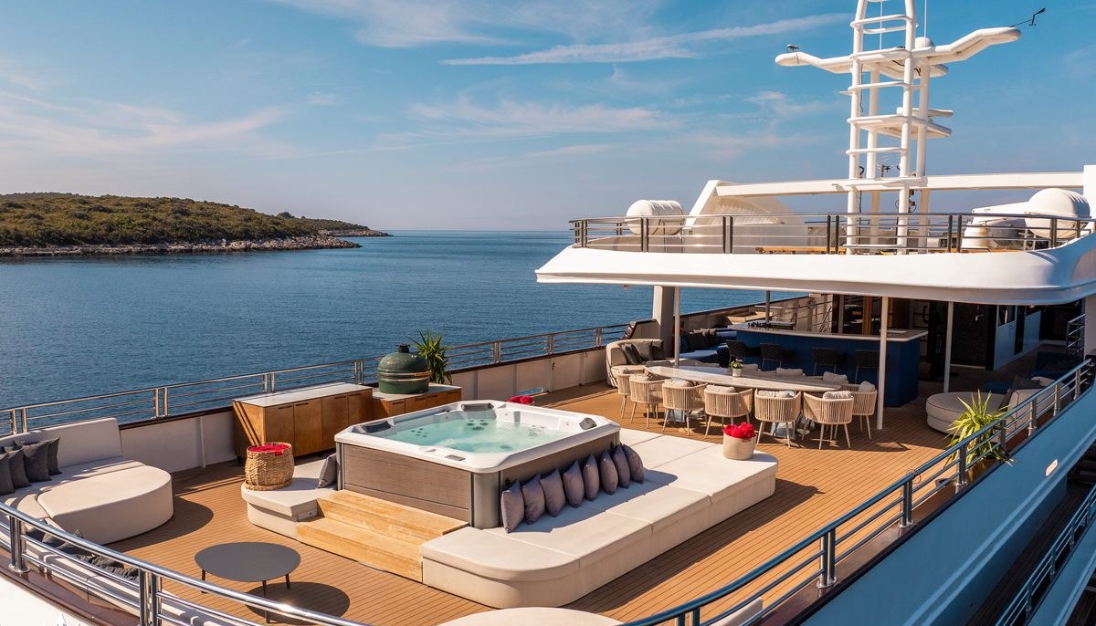 ALFA MARIO yacht charter 3