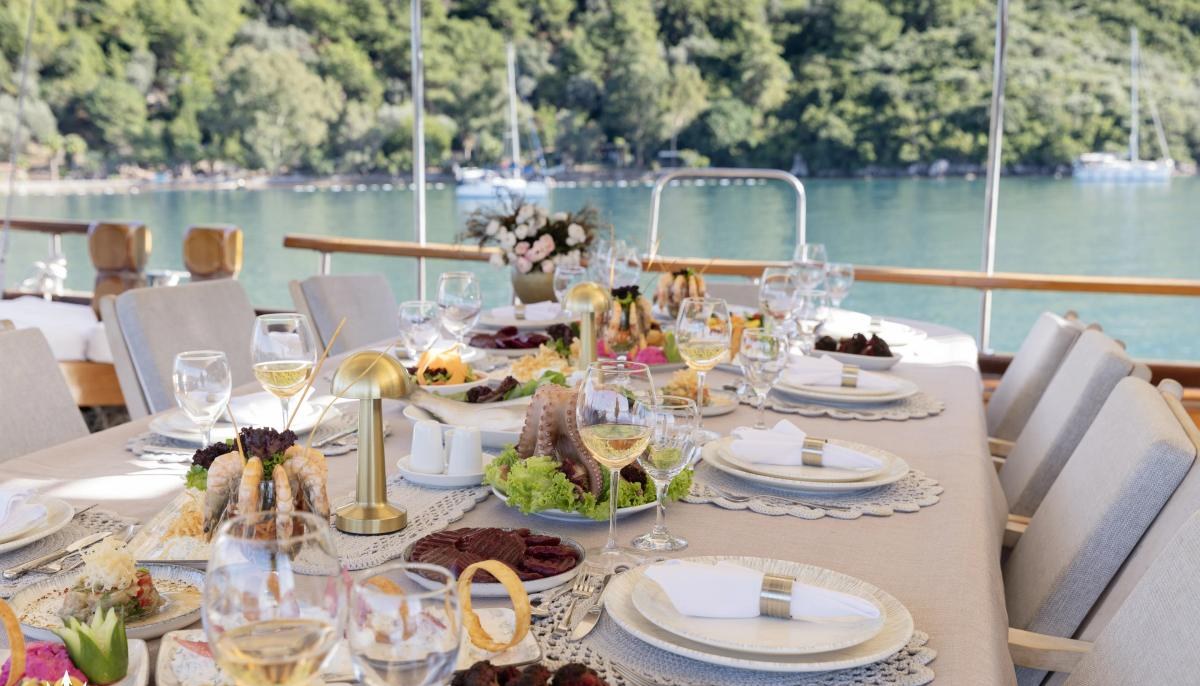 OXYZEN yacht charter 4
