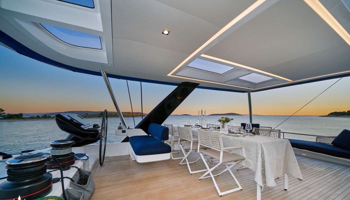 AMADA MIA yacht charter 4