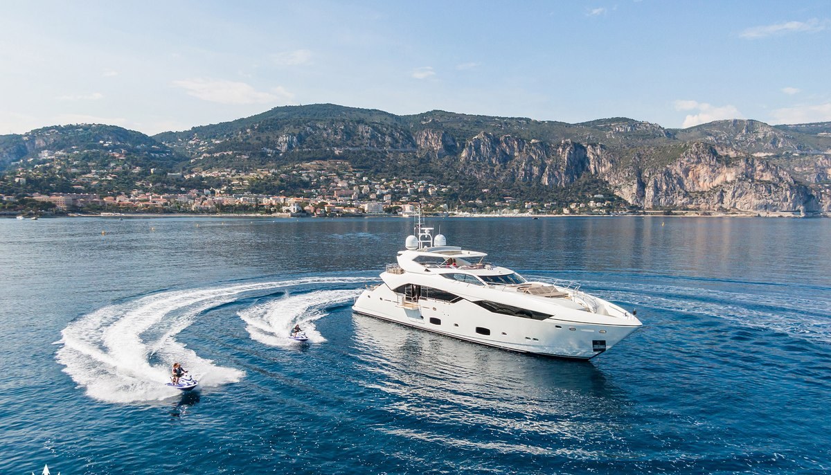 MAORO yacht charter 2