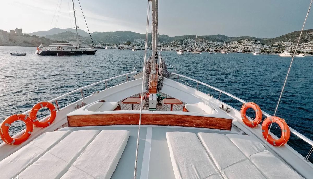 BEYAZ LALE yacht charter 4