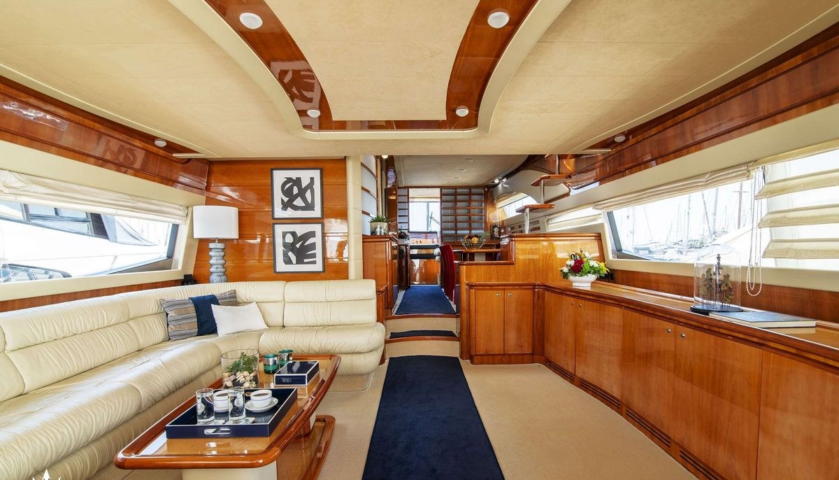 VENTUS 21 yacht charter 5