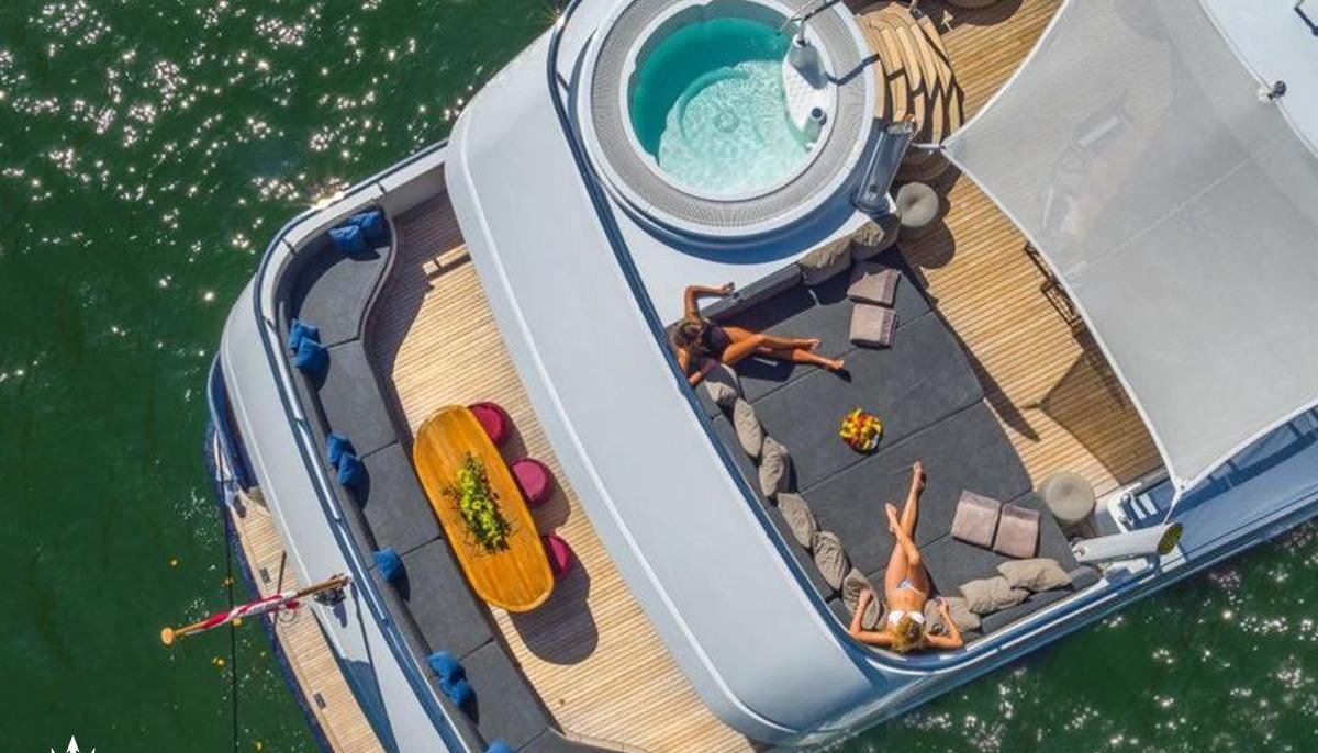 BRAVADO yacht charter 5