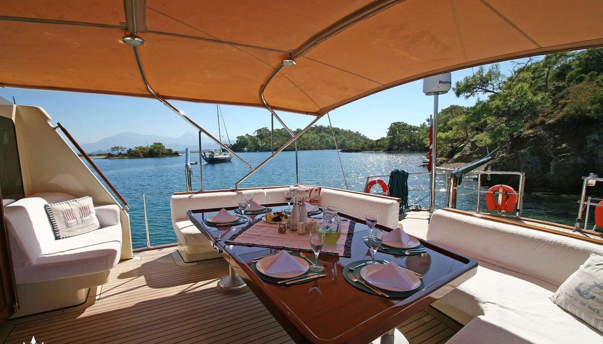 TANGO CHARLIE yacht charter 4