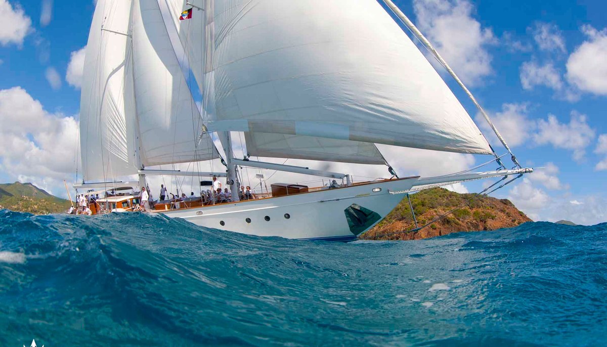 GLORIA yacht charter 3