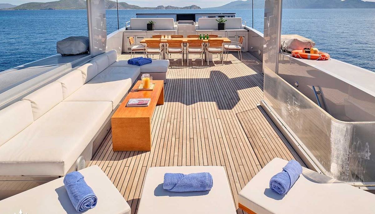 AMICI PER SEMPRE yacht charter 3