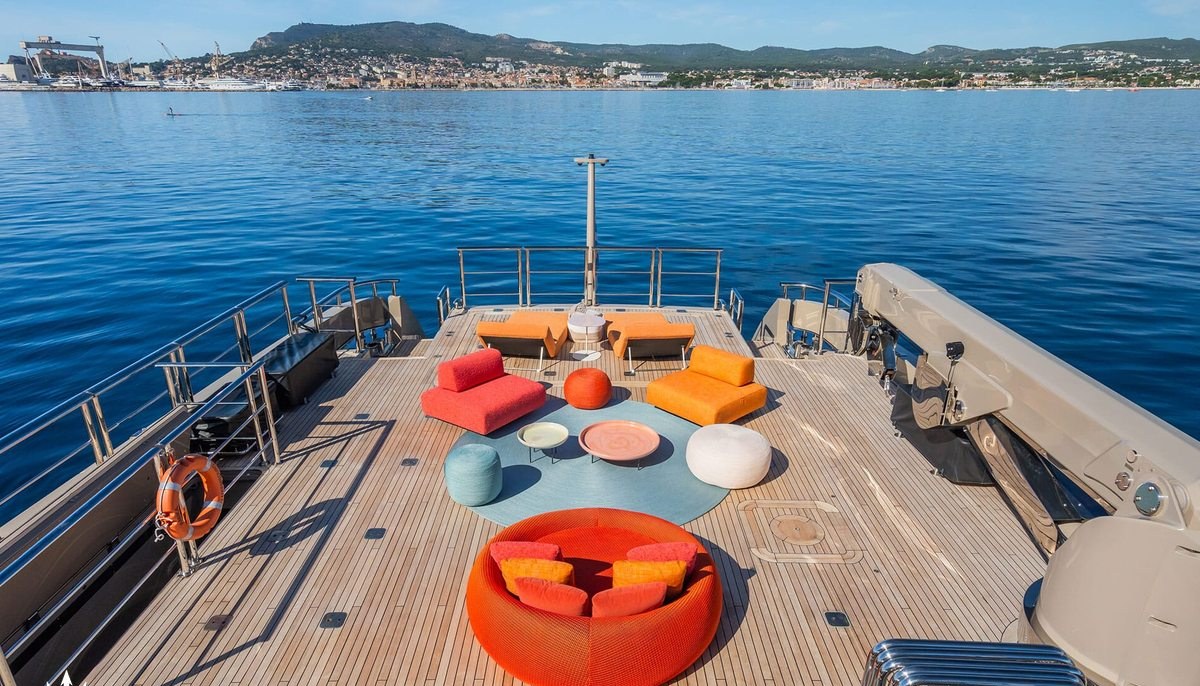 AMIKA yacht charter 5