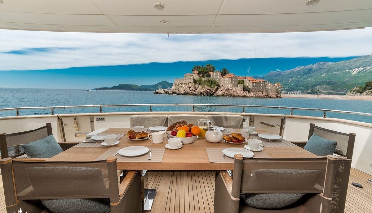 PERTULA yacht charter 5