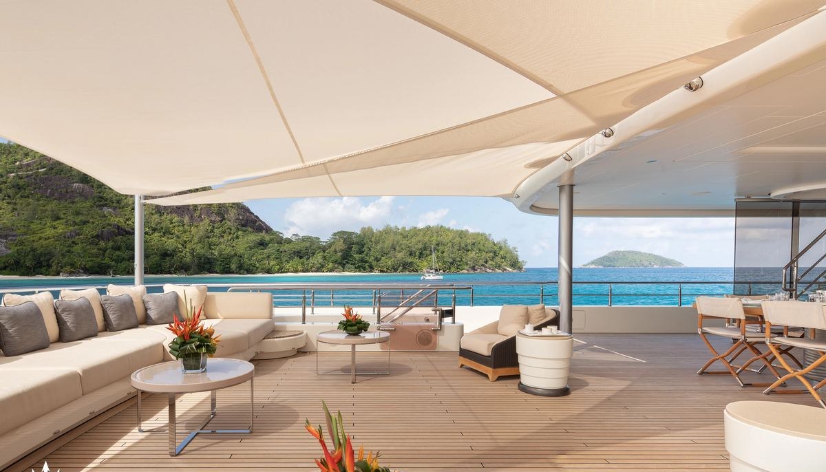 ROMEA yacht charter 4