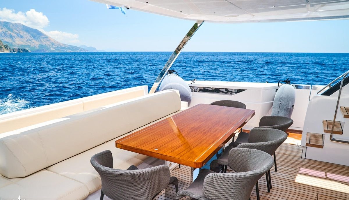 MADRA II yacht charter 5