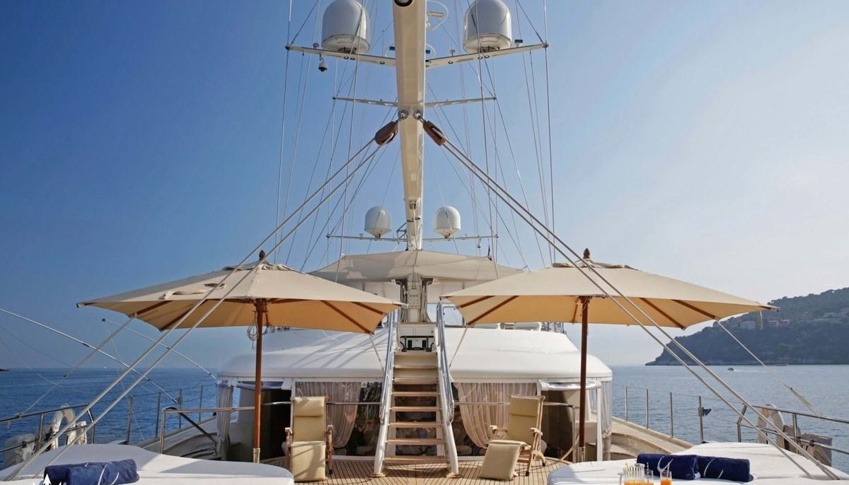 LA LUNA yacht charter 3