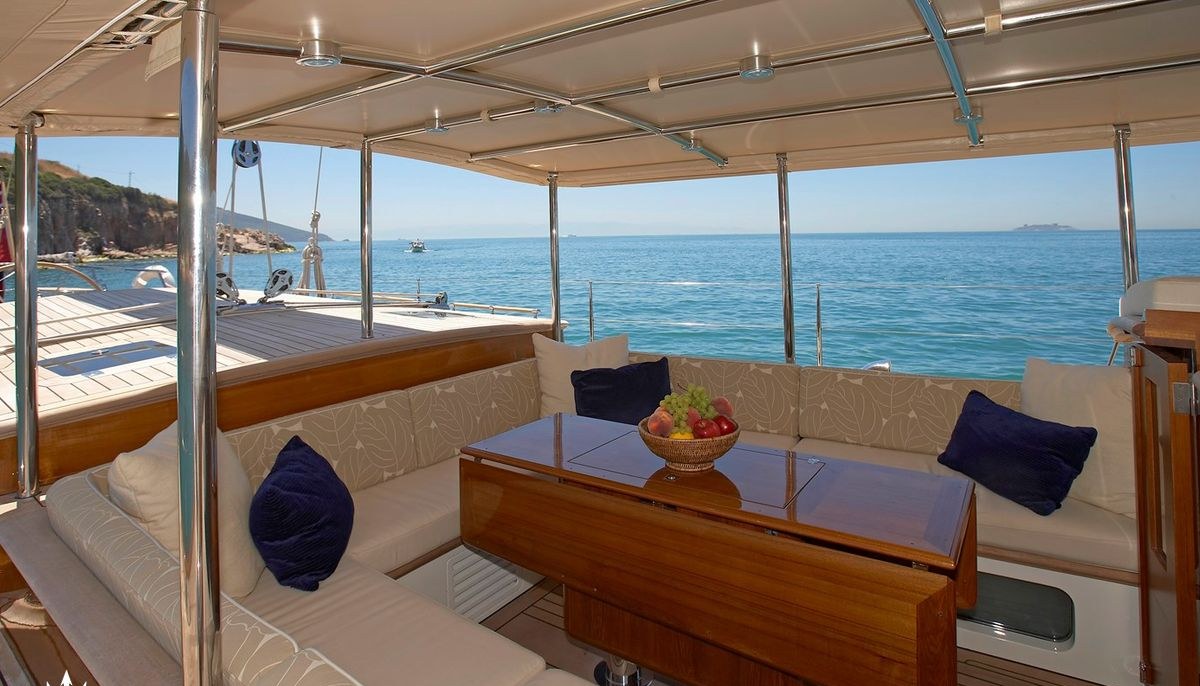 KEALOHA yacht charter 4