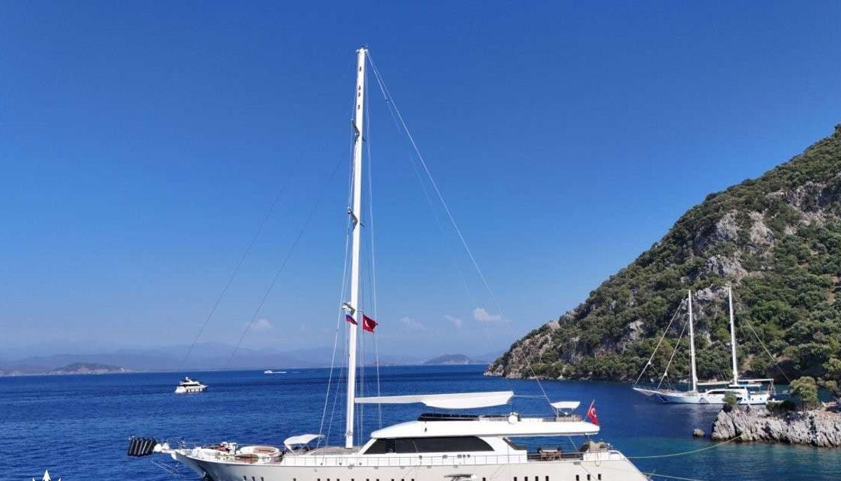 DODO yacht charter 2