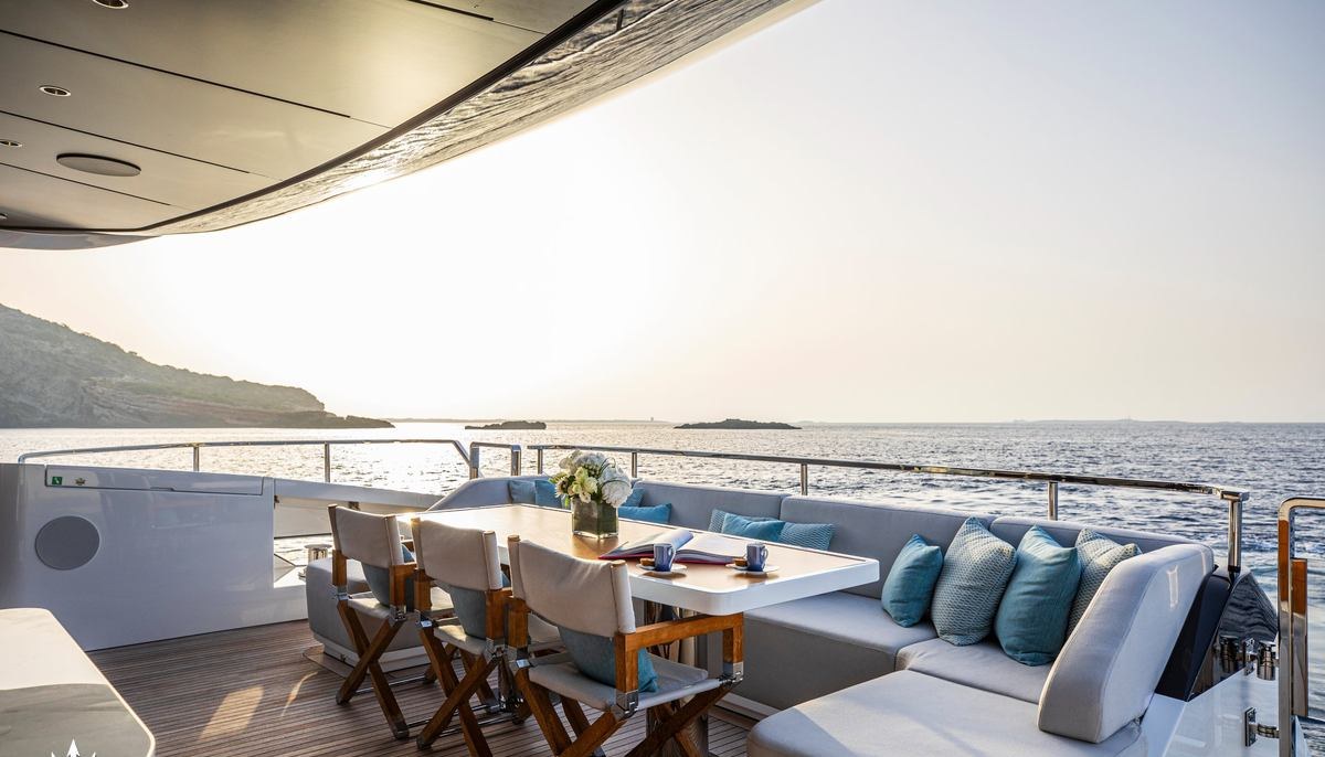 C2 yacht charter 5