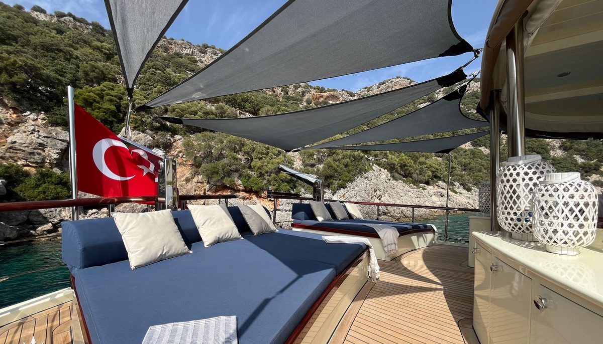 ALWAYS SMILE yacht charter 5