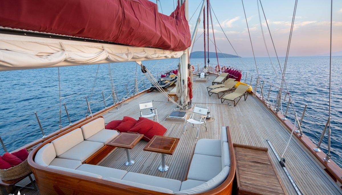 CASA DELL ARTE yacht charter 3