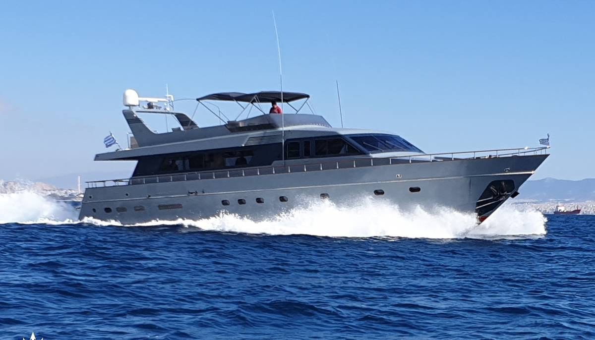 KISS yacht charter 2