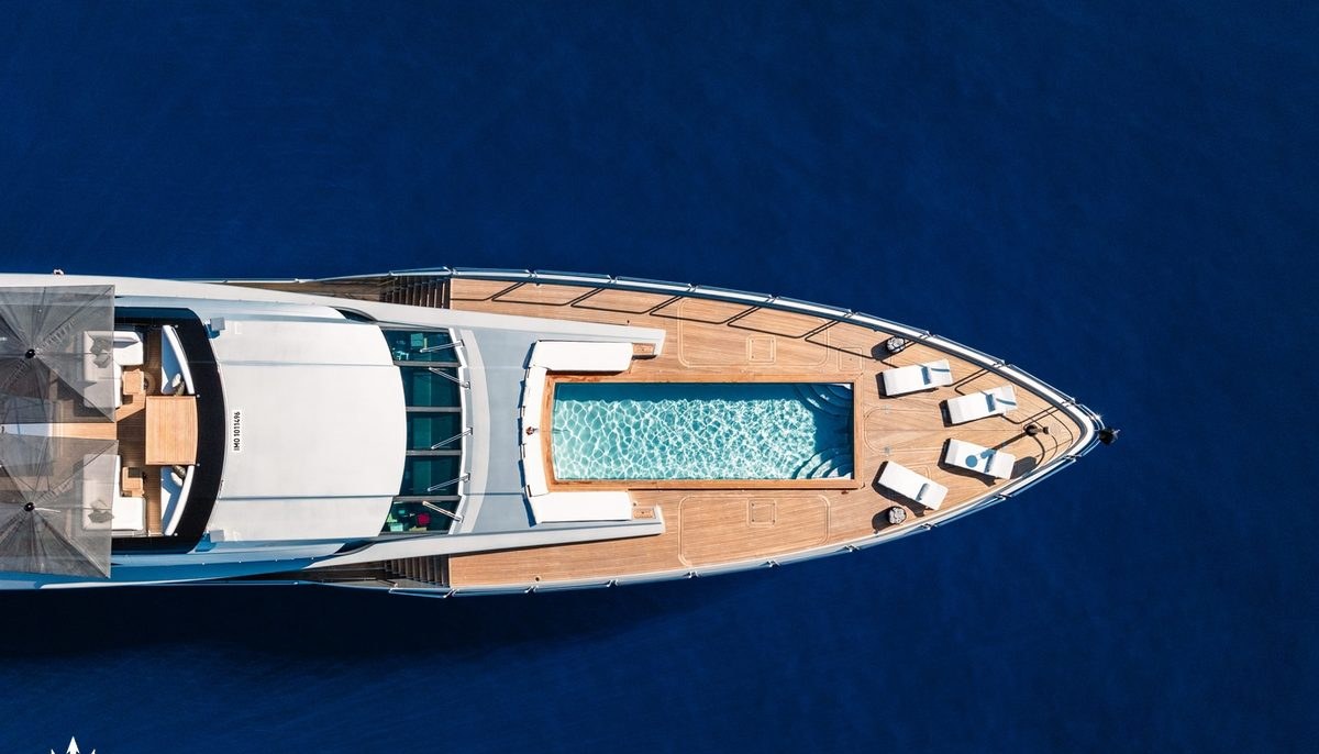 DB9 yacht charter 3