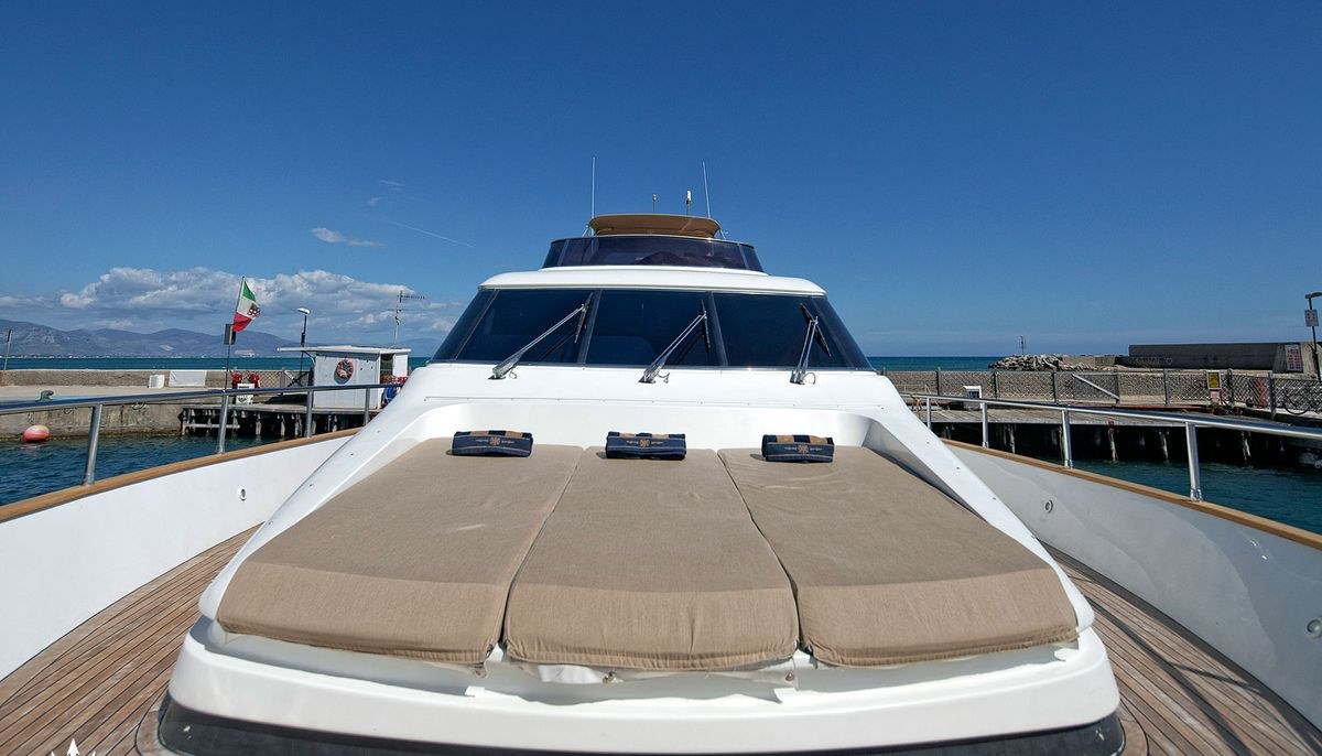 AQVA yacht charter 3