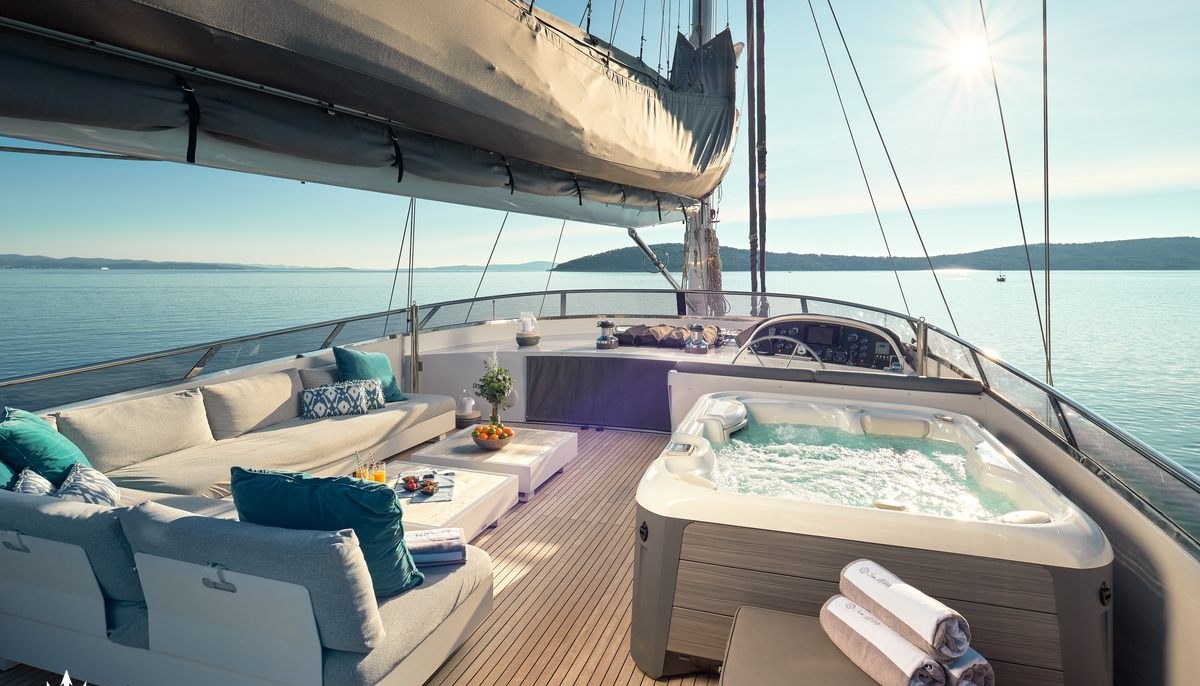SAN LIMI yacht charter 4