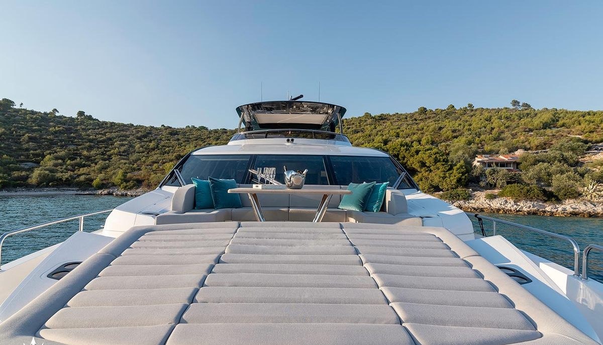 HUNKY DORY OF LONDON yacht charter 3