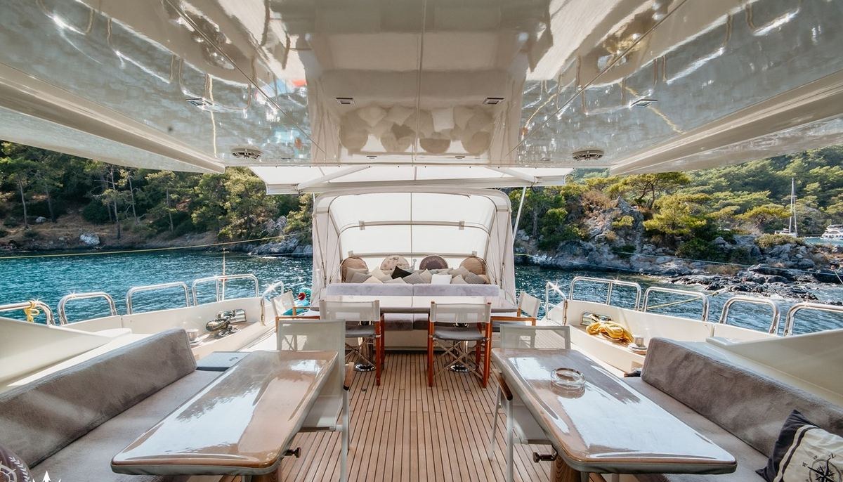 SOMAFIX yacht charter 5