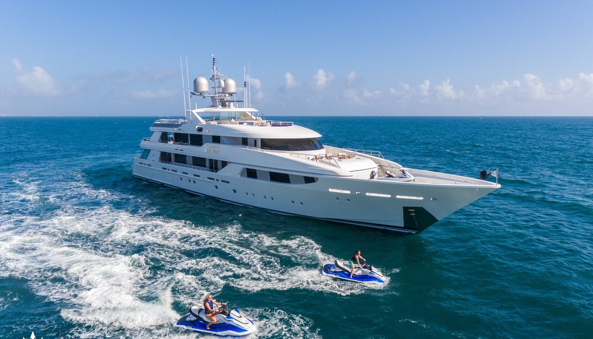 CHASING DAYLIGHT yacht charter 2