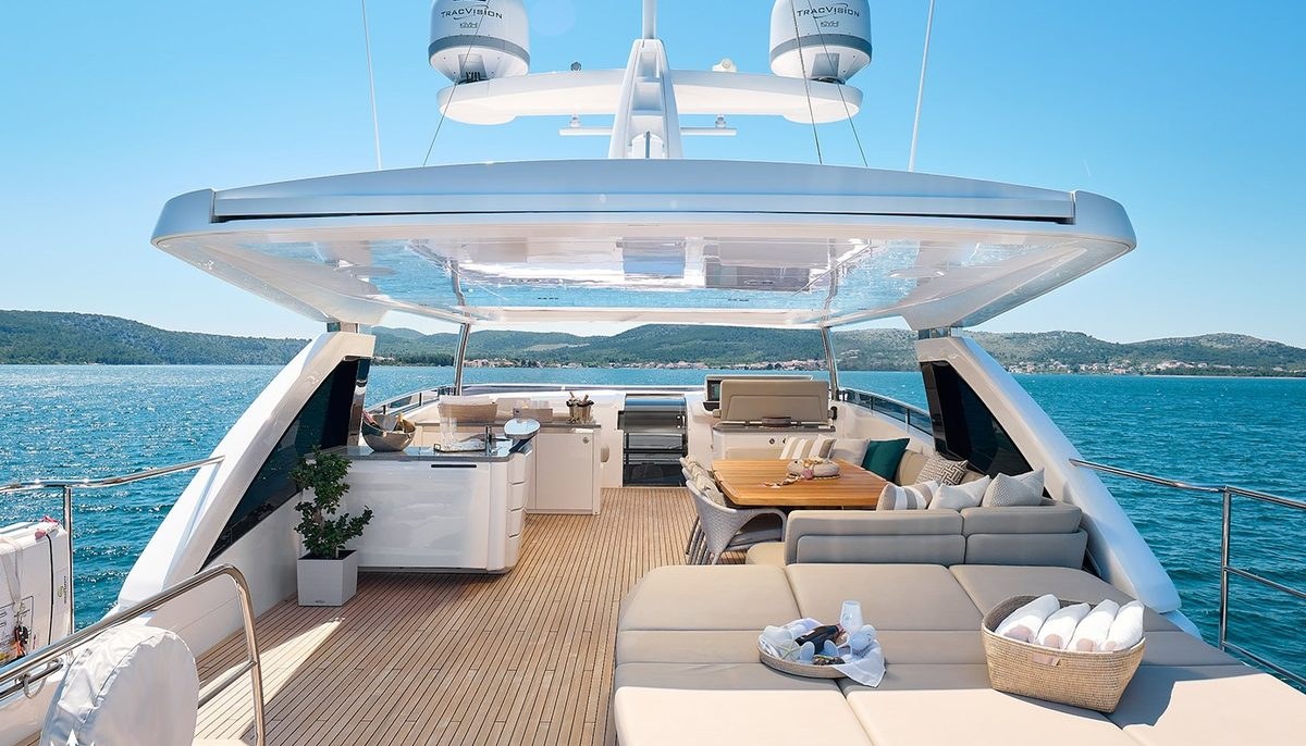 VON B yacht charter 3