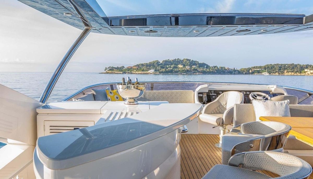 INSOMNIA yacht charter 4