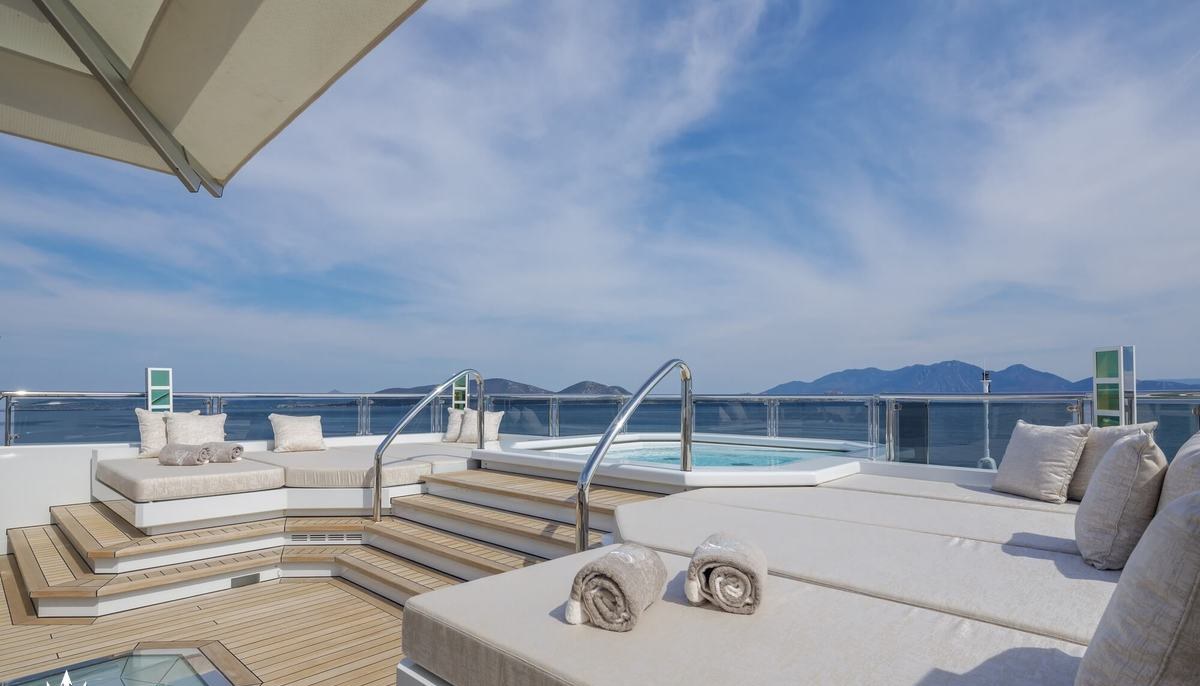 LADY VERA yacht charter 4