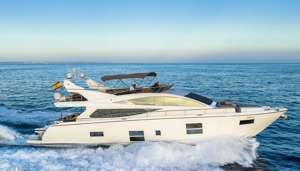 TOMI yacht charter 2