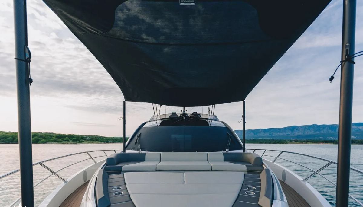 X2 yacht charter 3