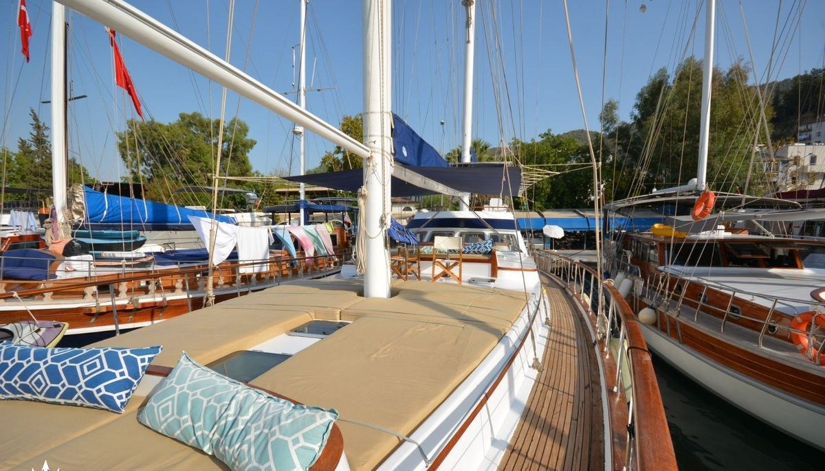 ELOA yacht charter 4