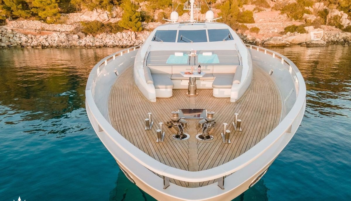 MAC yacht charter 3