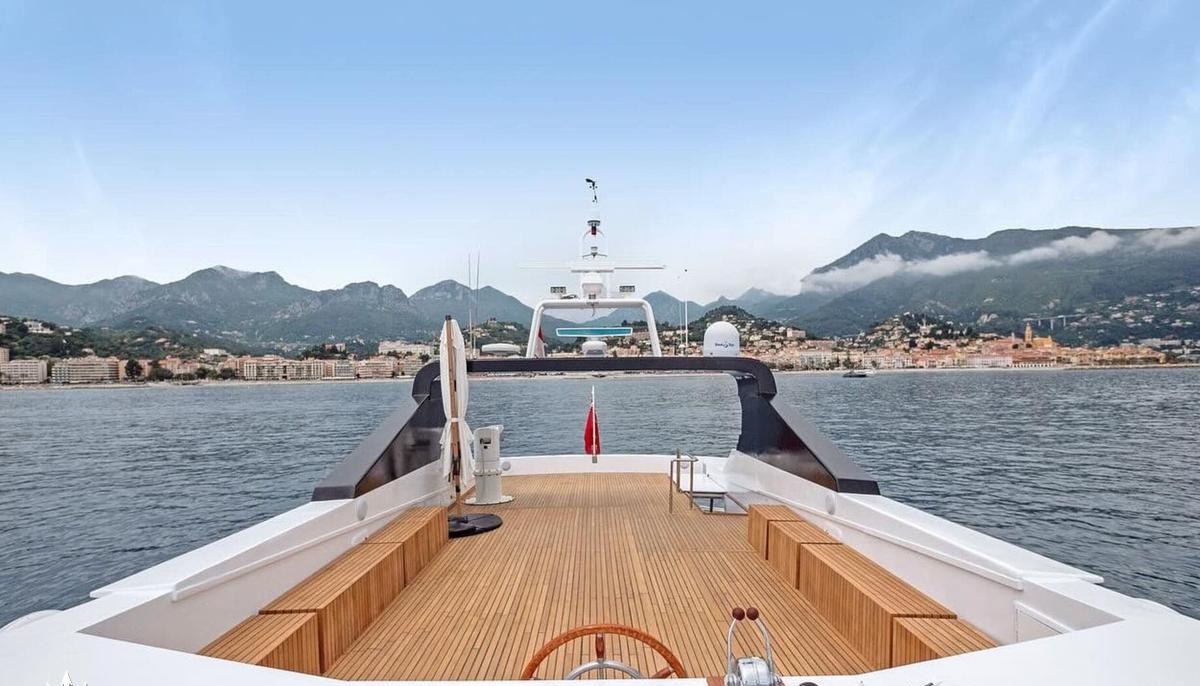 ZAFFIRO yacht charter 4