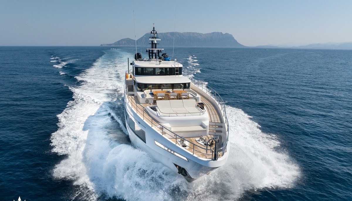 MAD DAY yacht charter 3