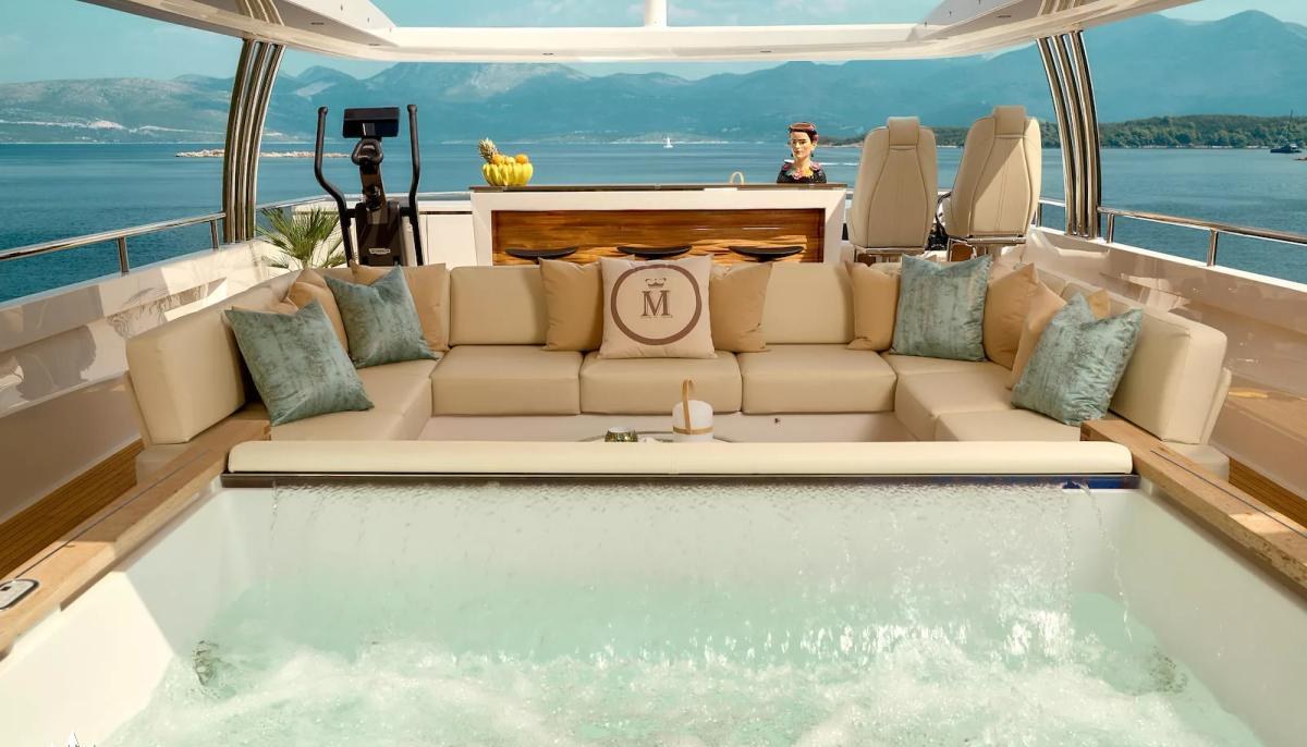 MIRAGE IV yacht charter 3