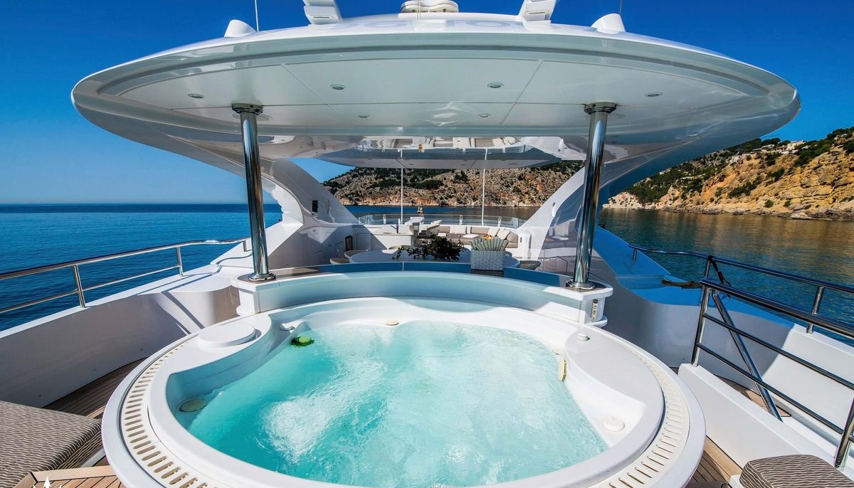 AZIZA yacht charter 3