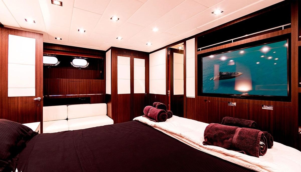BOBY yacht charter 5