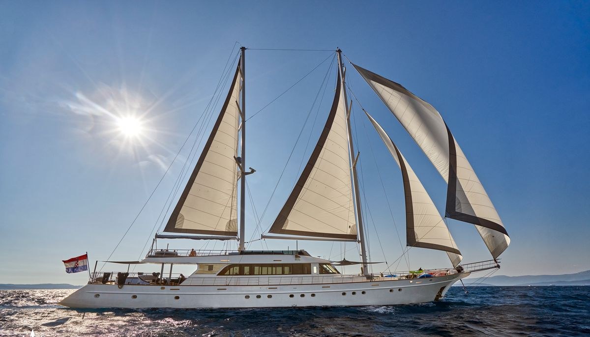 LADY GITA yacht charter 2