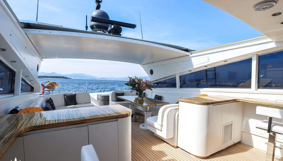 A4 yacht charter 4