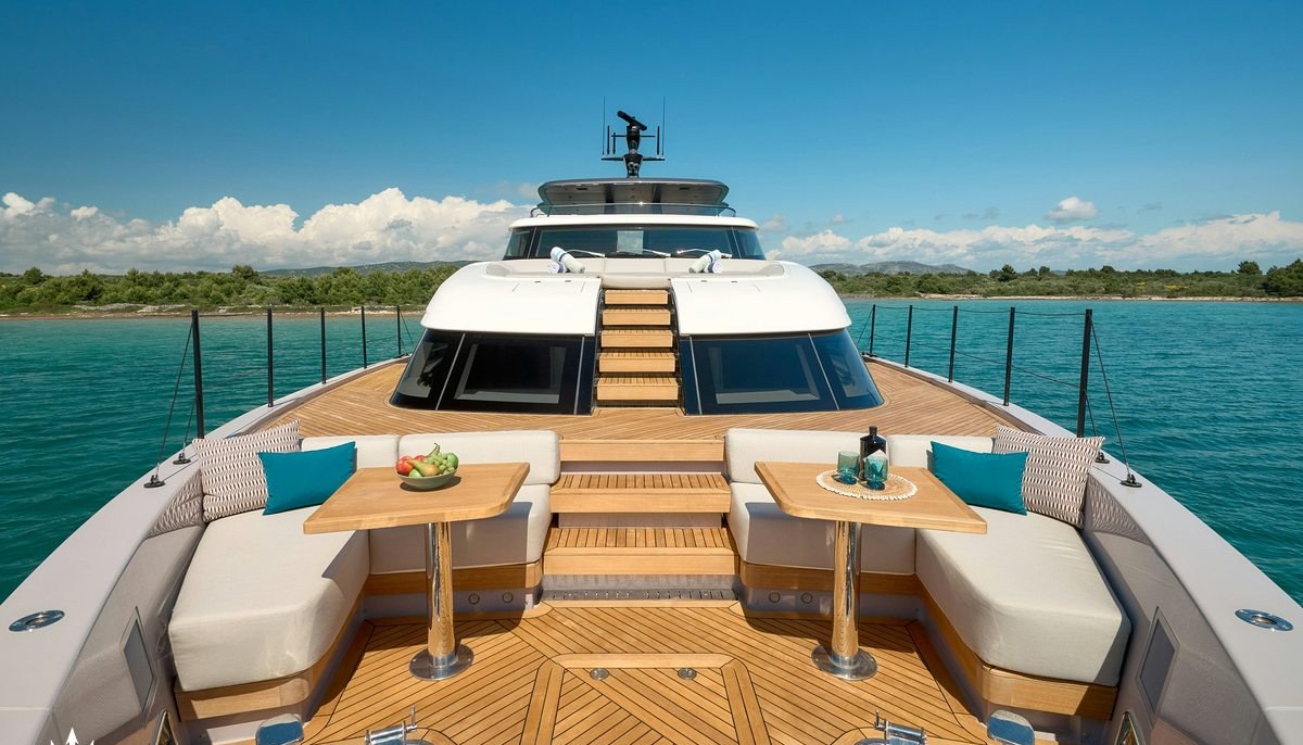 AZZURRI yacht charter 3