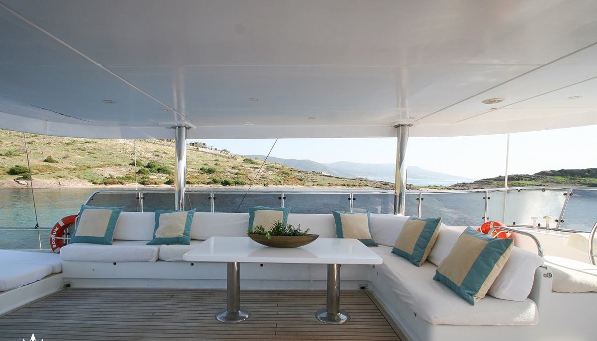 CANEREN yacht charter 3