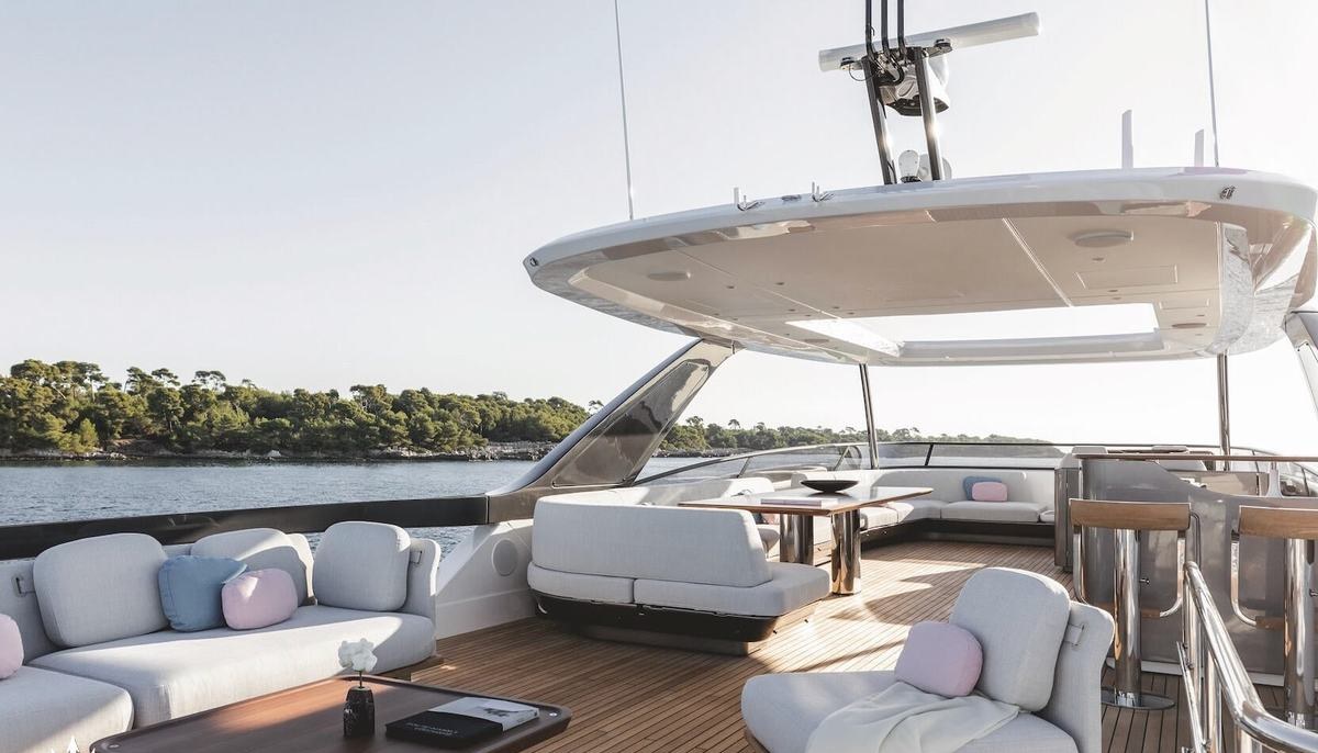 FIRST HORIZON yacht charter 3