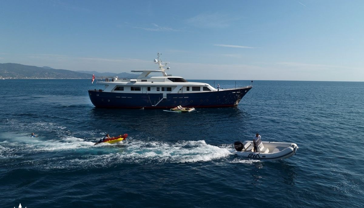 DON CIRO yacht charter 2