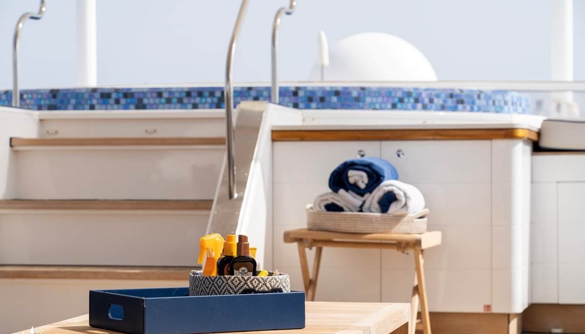 TACANUYA yacht charter 3