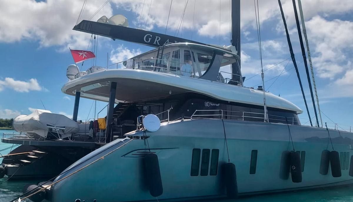 GRAYA yacht charter 2