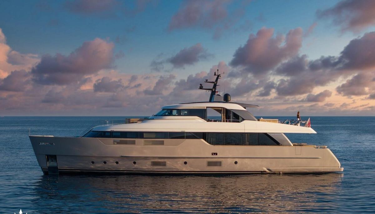 AM yacht charter 2