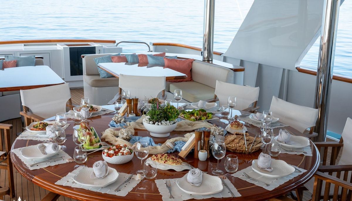 KOKOMO NIGHTS yacht charter 4